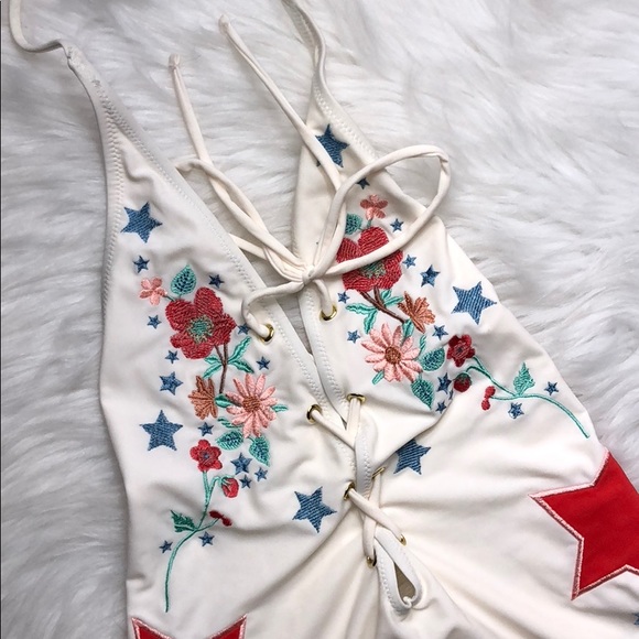 TOPSHOP IVORY STAR FLORAL EMBROIDERED LACE UP SWM - Picture 2 of 7